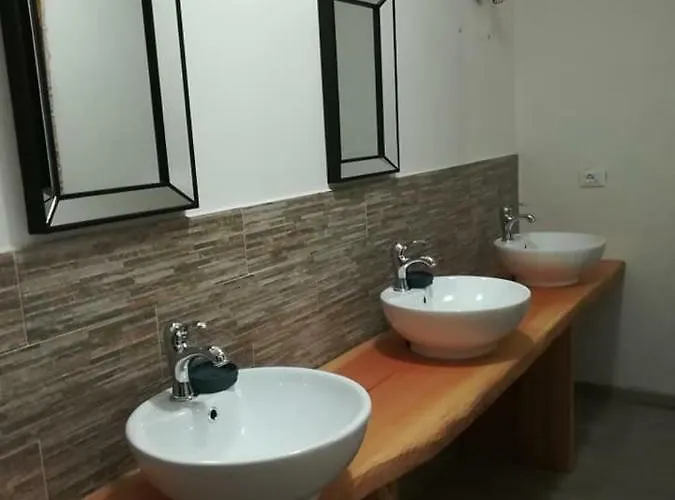 Casa Delle Guardie Rifugio بيت شباب